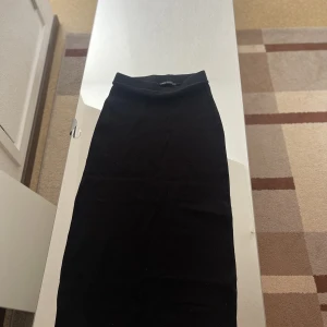 Kjol - Tajt figursydd kjol från zara i stolek S. Aldrig använd