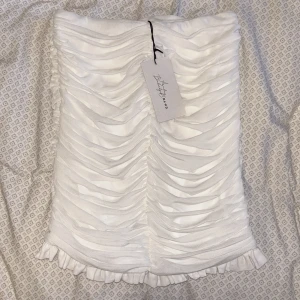 Oanvänd Nakd kjol - Andrea badendyck x Nakd Storlek xs Aldrig använd med lappen kvar 