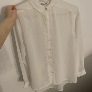 Vit blus  - Vit blus från Cubus! Så fin 💞 