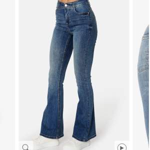 Säljer jeans från Bubbleroom. Har använt jeansen en gång, är som nya. Köpa för 449kr.  Kan mötas upp i närheten av där jag bor. 