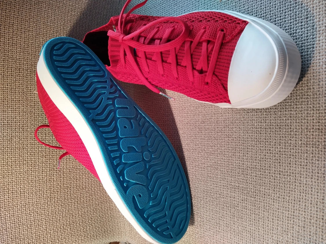 Helt nya Native Röda sneakers 42  - 90