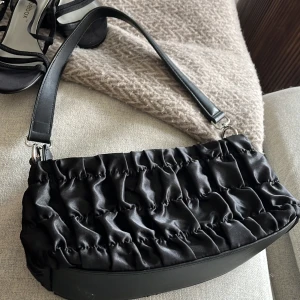 Väska  - Super fint skick och använd ett fåtal gånger. 