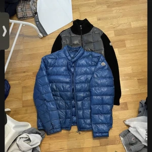 Moncler acorus - Har en blå moncler acorus i storlek 7, det är bara att höra av er vid funderingar eller frågor