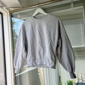 Grå tröja  - Mjuk och skön tröja, använd fåtal gånger