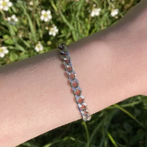 Kedjearmband  - Justerbart kedjearmband, fler bilder kan fås och betalning sker via swish❤️