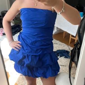 Suuuuuperfin blå klänning DRÖÖÖMIG till sommaren💙💙💙