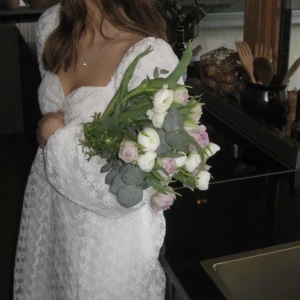 Klänning - Säljer denna fina klänning från Nakd Ida Carlssons kollektion. Helt oanvänd med lappar kvar och den är slutsåld på hemsidan ! Köpte den för 549kr och säljer för 325kr! Perfekt för studenten! 