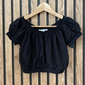 Nelly topp 34 - Säljer en topp från Nelly i storlek 34. Fint skick!