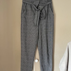 Rutig fin byxa  - Nya rutiga fin byxor i stl M