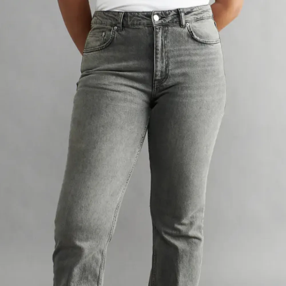 Jätte snygga jeans från Gina Tricot, helt oanvända då dom både är för korta och för små på mig🤎 Lappar och allting är kvar. Jeans & Byxor.