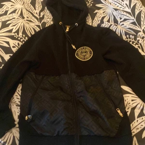 Glorious Gangsta - Mycket bra skick. Storlek S, sann i storleken. 