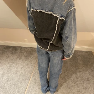 Jeansjacka  - Säljer min jeansjacka från hm