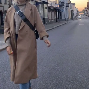 Kappa från hm - Kappa från HM i lite oversize modell, endast använd en gång så i superfint skick!