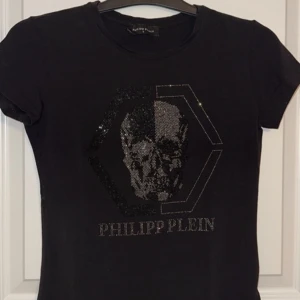 Philipp plein tshirt  - En tshirt från philipp plein i storlek S