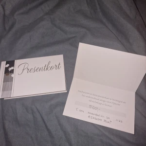 Presentkort - Vi säljer nu två stycken presentkort, gäller på allt som finns på sidan samt det som inom snar framtid kommer att läggas ut, inklusive alla nagel relaterade annonser🥰