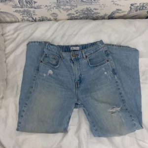 Jeans - super fina ljusblå jeans från zara, säljer pga för korta. 152cm 11-12