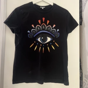 Kenzo tröja - Aldrig använt! Så fin men inte min stil. Strl S Pris kan diskuteras!🌸 Original pris:1000kr 