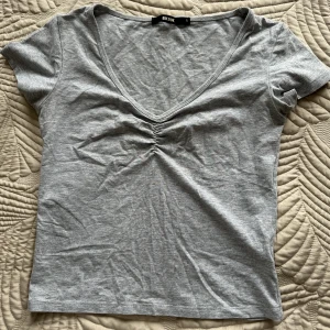 Grå tshirt  - Använd ett fåtal gånger och fortfarande i bra skick