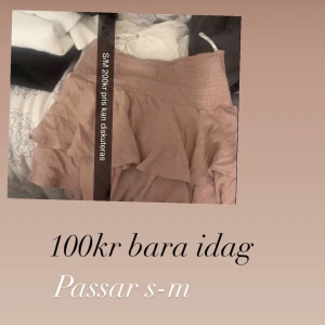 Kjol - Info står på bilden och bilden är tagen från mitt insta konto där jag säljer kläder och annat men tänkte lägga ut allt här också!! 