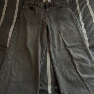 Urban outfitters BDG Jack jeans. Använd ett fåtal gånger därmed fint skick. Storlek W30 L32 