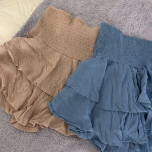 Kjol - Str S på båda. En kjol för 35kr eller båda för 60! Frakt tillkommer