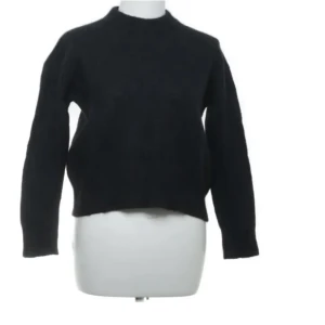 Stickad tröja  - Betalning sker via swish och köparen står för att frakt 