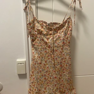 Sommarklänning - Super söt sommar klänning! En kort och gullig klänning som passar perfekt till sommaren ☀️ 