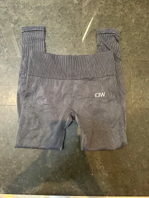 Iciw tights m 😇 - Storlek m men passar även en s skulle jag säga! Knappt använda. Washed i färgen. försten till kvarn. Klicka gärna på köp nu ❤️ 