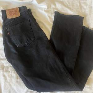 Säljer mina jättesnygga low rise levis jeans. Fortfarande väldigt bra skick! 💕😊