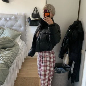 Jacka - Skit snygg jacka från bershka köpt för ett tag sen men aldrig använd🌸Storlek M men passar S likabra