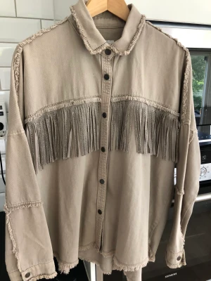 Skjortjacka  - Nästan som ny! Köpare står för frakten. 