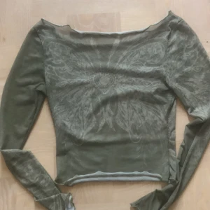 Topp - See trough top från shein, öppna axlar (se sista bild) bara att skriva om fler bilder elr frågor ♥️