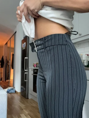 Säljer massor av byxor, jeans, linnébyxor, kostymbyxor m.m - Säljer lite olika, allt är mellan s-m