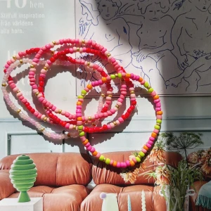 Pärlarmband  - Lite olika pärlarmband.  1 för 40kr  2 för 60kr  3 för 80