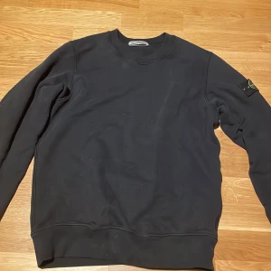 Stone island - Säljer den för att den inte kommer till användning ny pris: 2600kr