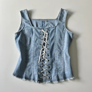 Jeanstopp - Jeanstopp / korsett med snörning i fram 💕