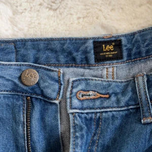 Lee Jeans  - Jättesnygga jeans från Lee 💞 knappt använda på grund av att de inte är min stil, köpta för 750