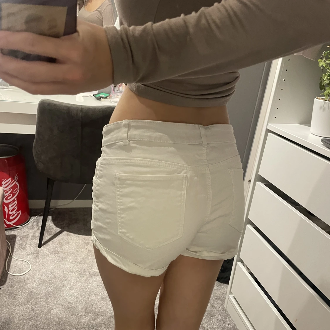 Vita lågmidjade shorts  - 91