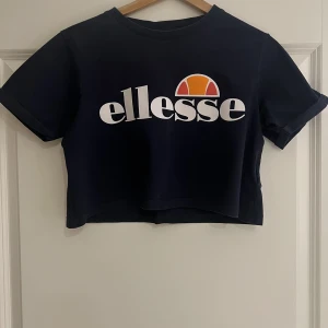 Ellesse t-shirt - Säljer denna ellesse t-shirt/magtöja aldrig andvänd inge defekter!