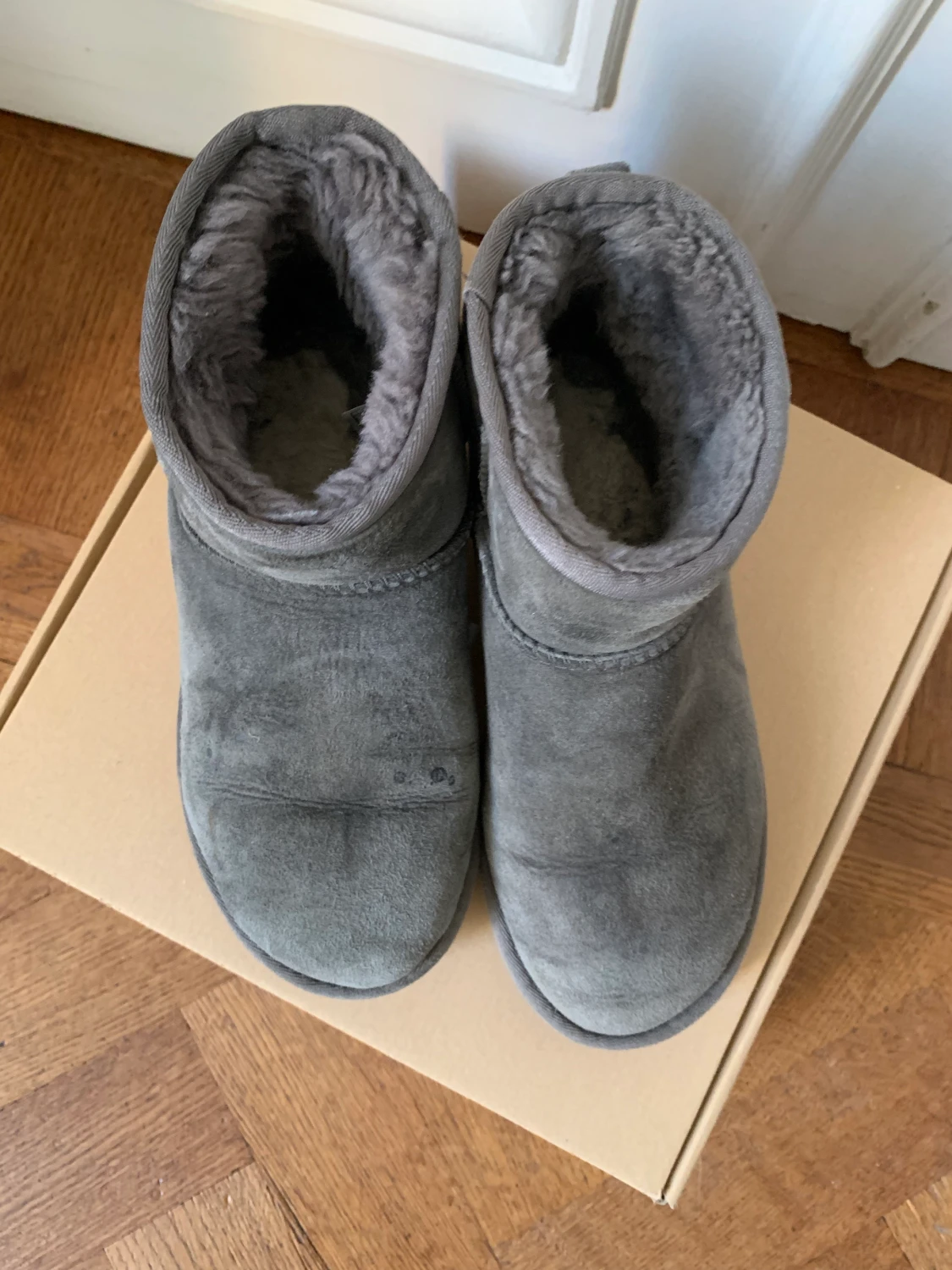 Uggs  - 90