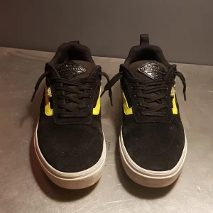Vans kyler walker  - Hej säljer dessa vans när jag inte kan ha dom längre. Dom är sjukt sygga använd 1 till 2 ggr. Köpt för 1600 på vans i Stockholm. Box finns tyvär inte där av pricet. Kan ta byten också. On du har några frågor är det bara att skriva kan sicka mer bilder. 