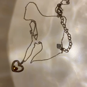 Halsband - Lilla hjärtat halsband. Nypris 400