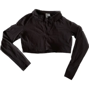 Croppad brun långarmad tröja - Bra skick men kommer inte till användning längre tyvärr. Säljer mycket kläder nu då jag rensar min garderob🤍✨⭐️ säljer även matchande shorts