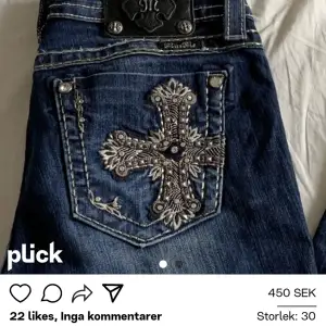 Söker miss me jeans som ska ha midjemått på:33-37cm är en och 163 typ men kan sy upp själv om de är för långa vill inte att de ska säljas för dyra 💕