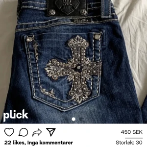 Söker miss me jeans - Söker miss me jeans som ska ha midjemått på:33-37cm är en och 163 typ men kan sy upp själv om de är för långa vill inte att de ska säljas för dyra 💕