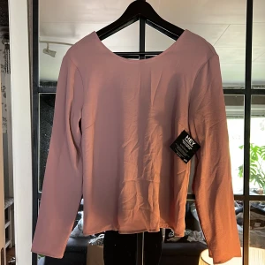 Blus med öppen rygg - Öppen i ryggen Oanvänd, med lappen kvar