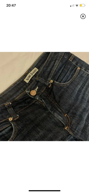 Jeans - Ett par jeans från acne som tyvärr inte passar mig :( . Använt men bra skick. Kom gärna med prisförslag 💕