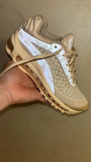 Nike air Max deluxe se  - Använd fåtal ggr som nya. 