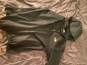The North Face jacka  - North face jacka jag inte användt mycket alls. Har inga skador och är som ny 