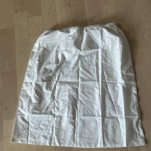 Underkjol - Vit underkjol. Storlek S 